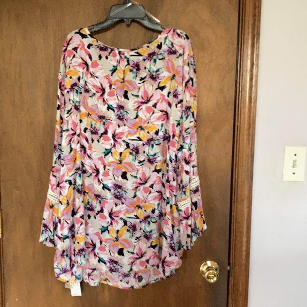 AGB floral print bell sleeve top boho tassel tie at neckline keyhole 3X - Picture 17 of 17